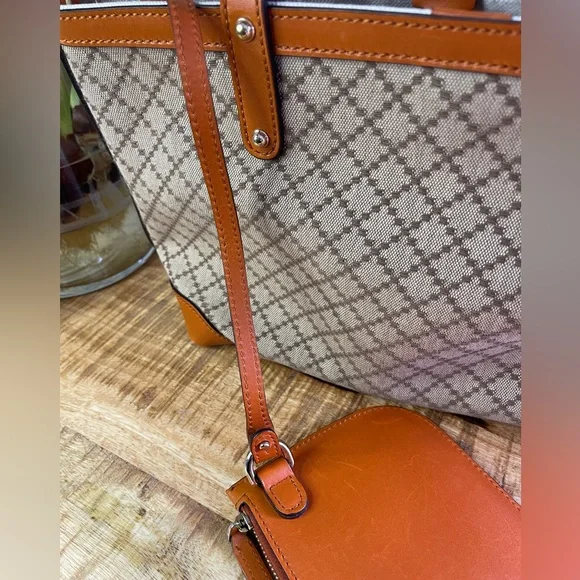 GUCCI Diamante Canvas and Golden Leather Tote with Pouch - Picture 11 of 14